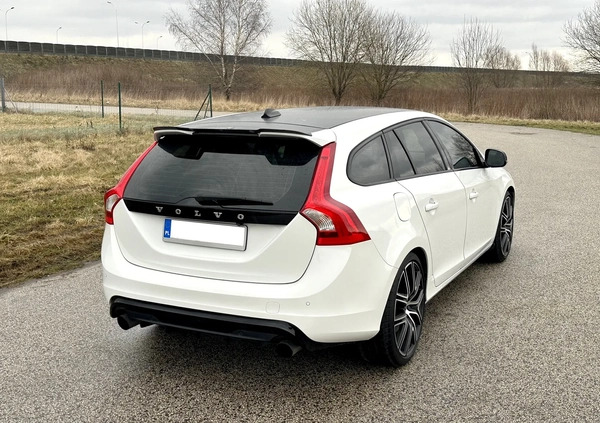 Volvo V60 cena 99999 przebieg: 101000, rok produkcji 2017 z Bojanowo małe 67